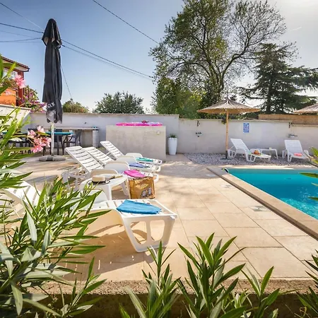 Апартаменты Sabi Relax Zone - Pool & Jacuzzi *