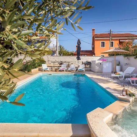 Sabi Relax Zone - Pool & Jacuzzi * Pula