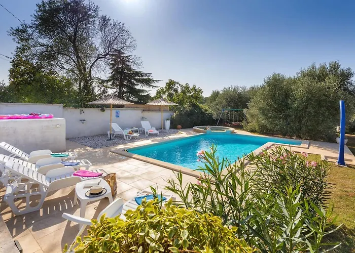 Sabi Relax Zone - Pool & Jacuzzi Apartman Pula