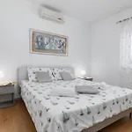 Sabi Relax Zone - Pool & Jacuzzi Apartment