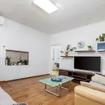 Sabi Relax Zone - Pool & Jacuzzi Apartment Pula