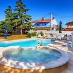 Sabi Relax Zone - Pool & Jacuzzi *