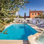 Sabi Relax Zone - Pool & Jacuzzi * Pula